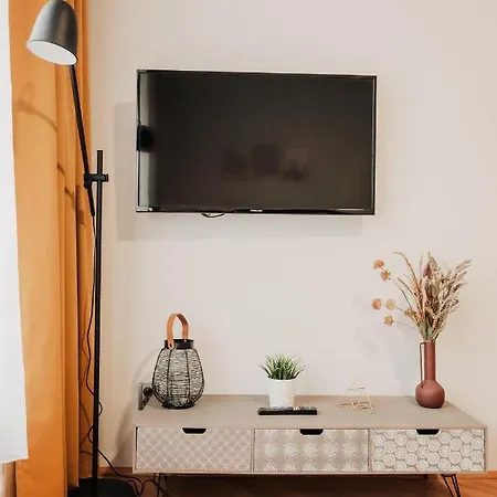 Elegant Studio, 400m From The Square Lägenhet *