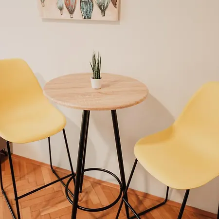 Elegant Studio, 400m From The Square Pilsen